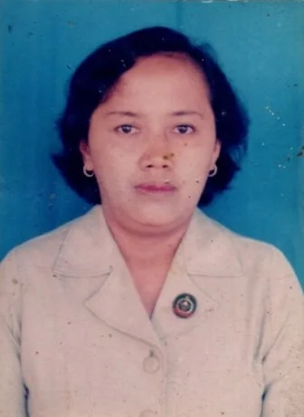 Foto arsip keluarga: Ibu Sri Supriatin Dharsono dalam Seragam Persit Kartika Chandra Kirana