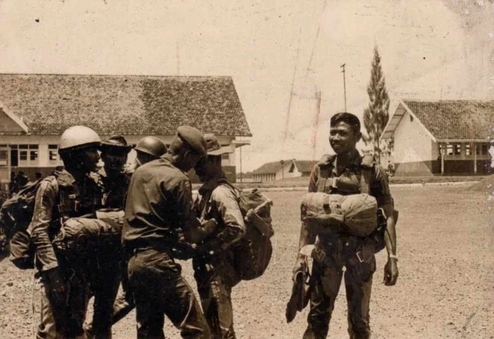 Foto arsip keluarga: Latihan penerjunan di RPKAD