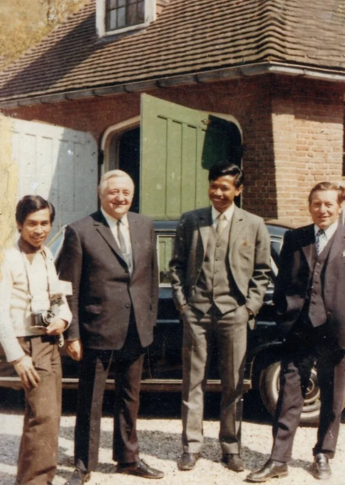 Foto arsip keluarga: Di Kedubes RI, Belanda