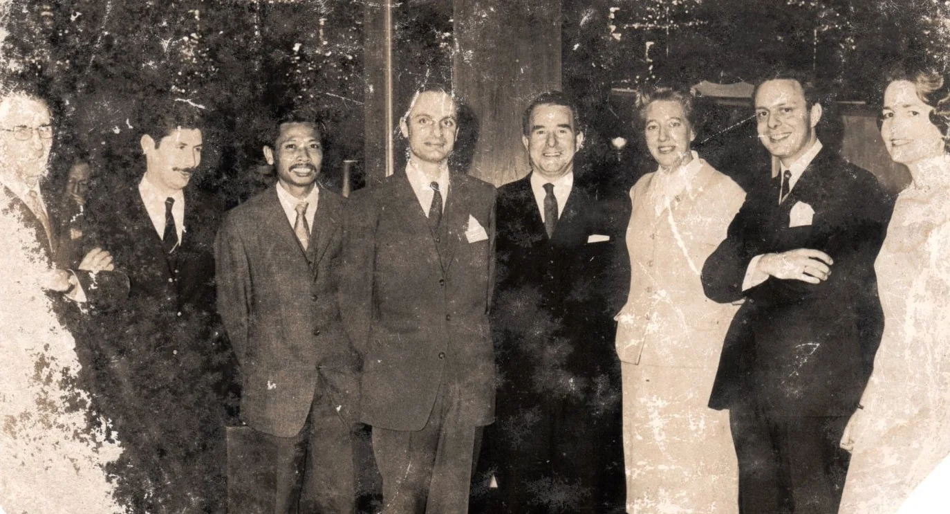 Foto arsip keluarga: Bersama Diplomat di Eropa