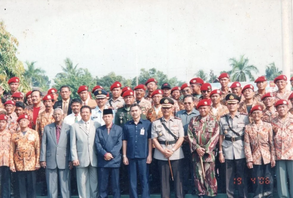 Foto arsip keluarga: Bersama Paguyuban Korps Baret Merah saat HUT Kopassus