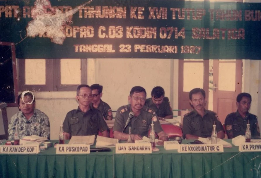 Foto arsip keluarga: Saat memimpin rapat di KODIM 0714 Salatiga
