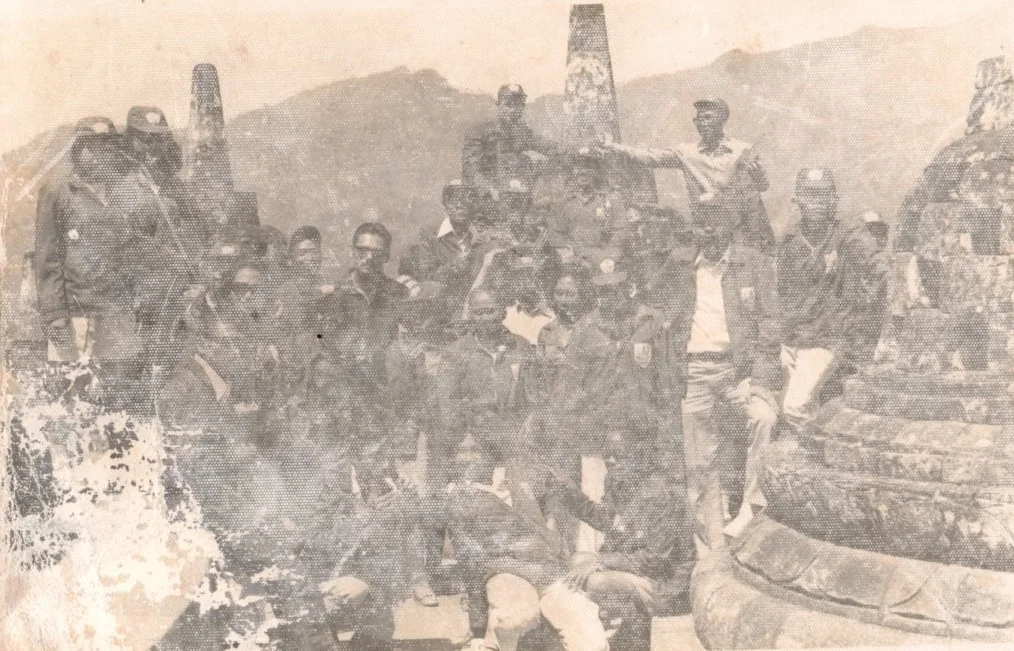 Foto arsip keluarga: Bersama di Candi Borobudur