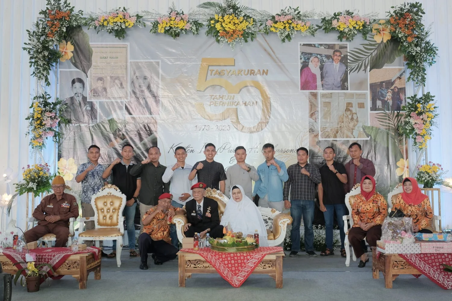 Foto arsip keluarga Kapten H. Dharsono, tema purnatugas dan warisan. Keterangan belum diverifikasi.