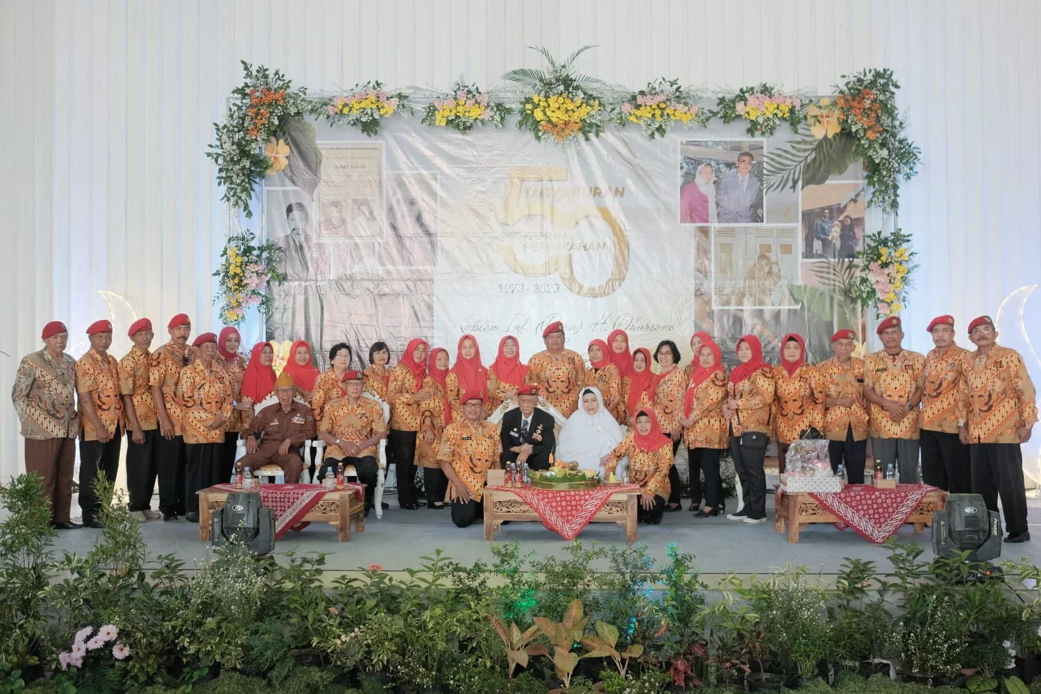 Foto arsip keluarga Kapten H. Dharsono, tema purnatugas dan warisan. Keterangan belum diverifikasi.