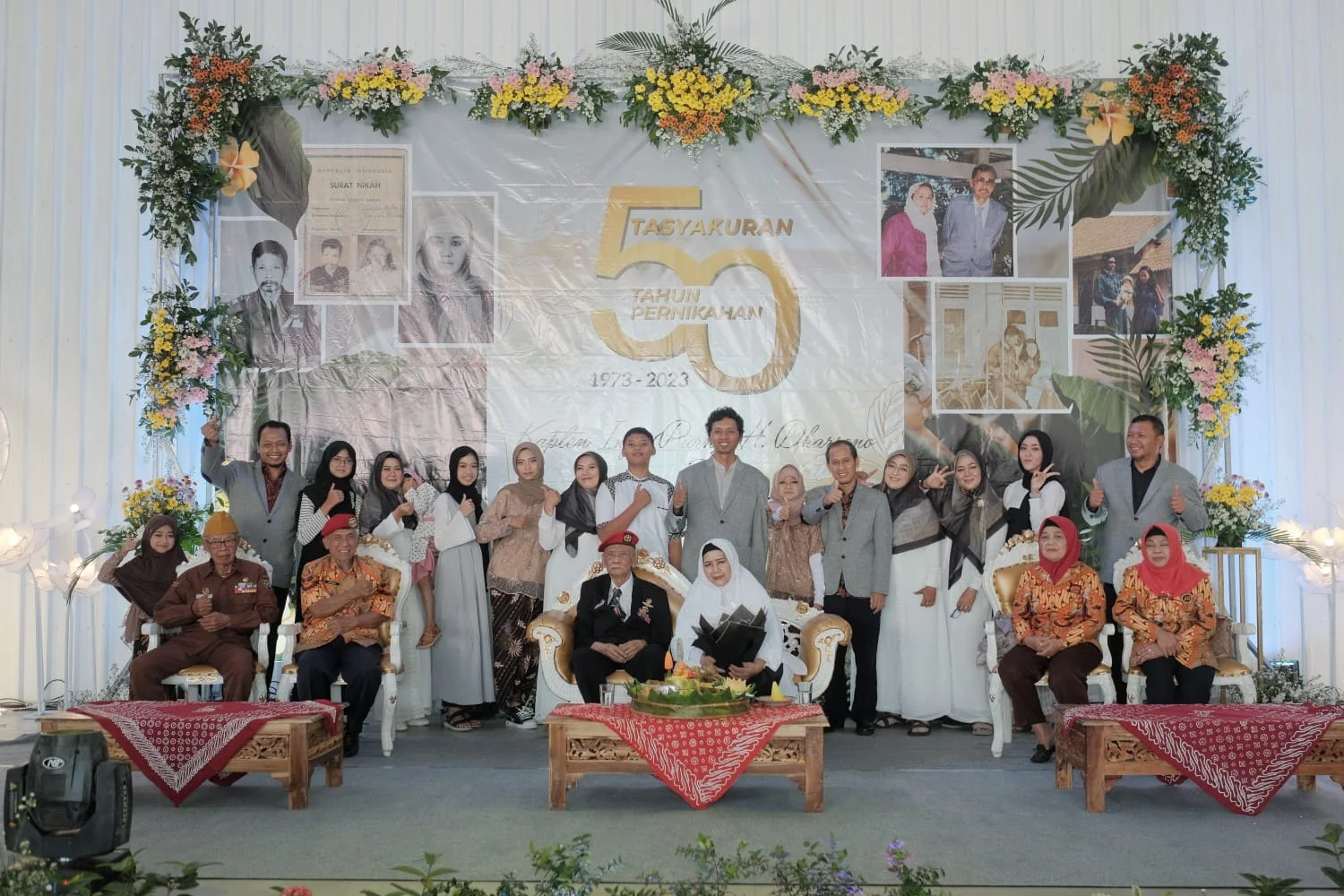 Foto arsip keluarga Kapten H. Dharsono, tema purnatugas dan warisan. Keterangan belum diverifikasi.