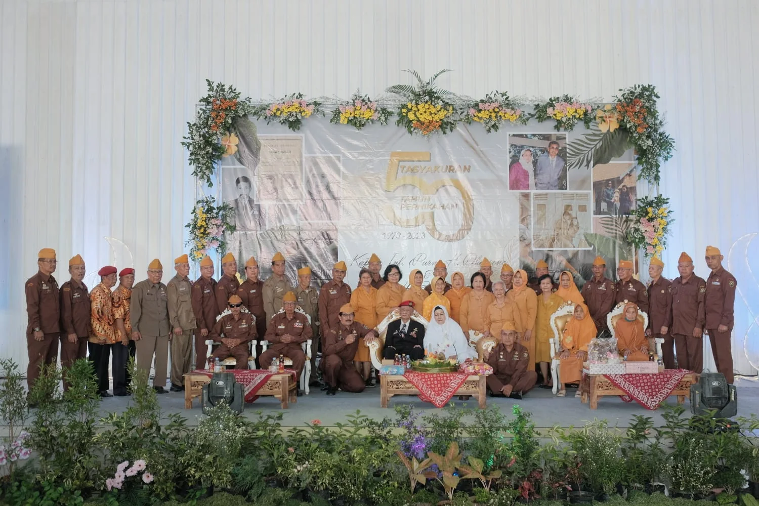 Foto arsip keluarga Kapten H. Dharsono, tema purnatugas dan warisan. Keterangan belum diverifikasi.