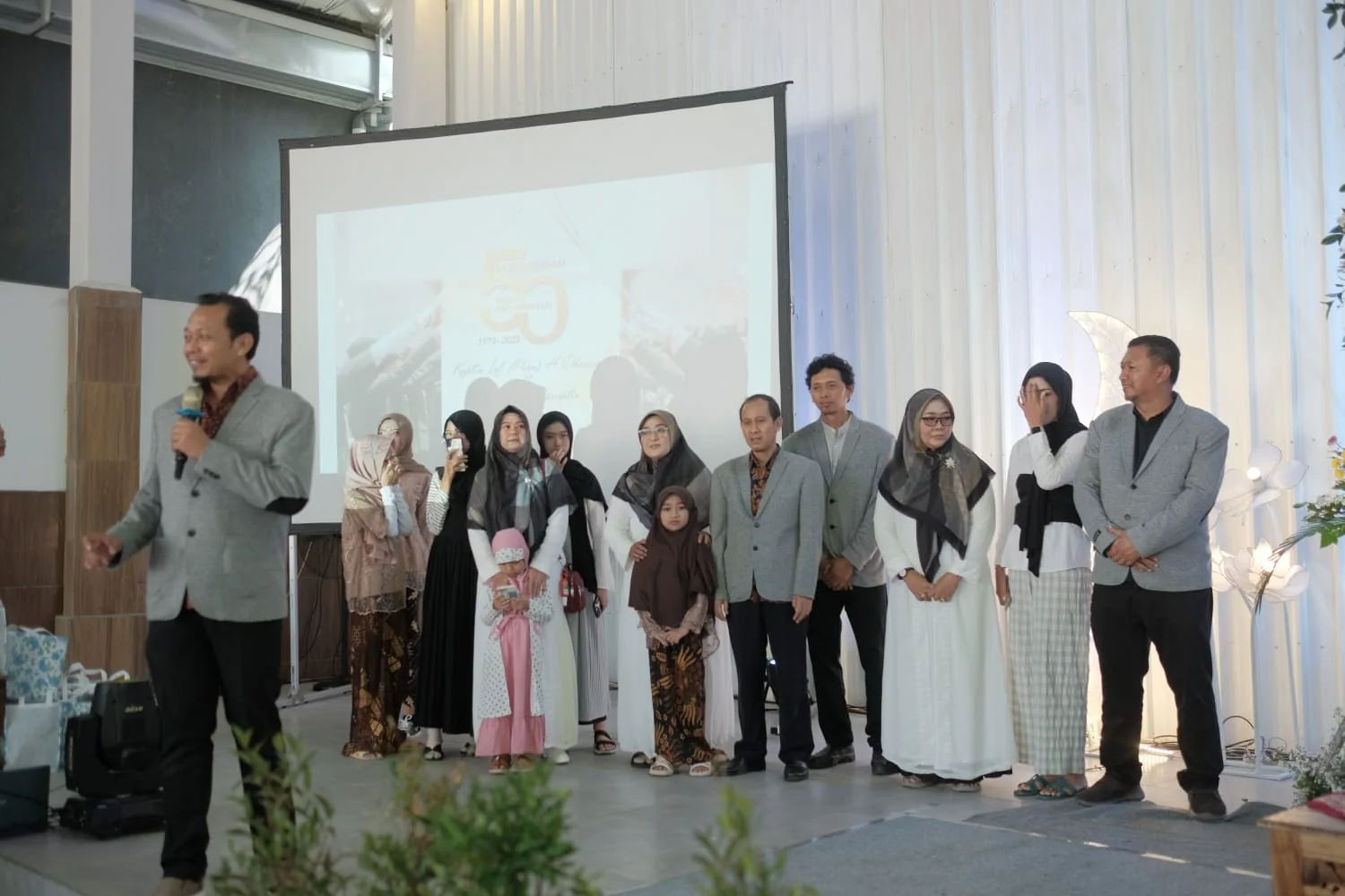 Foto arsip keluarga Kapten H. Dharsono, tema purnatugas dan warisan. Keterangan belum diverifikasi.