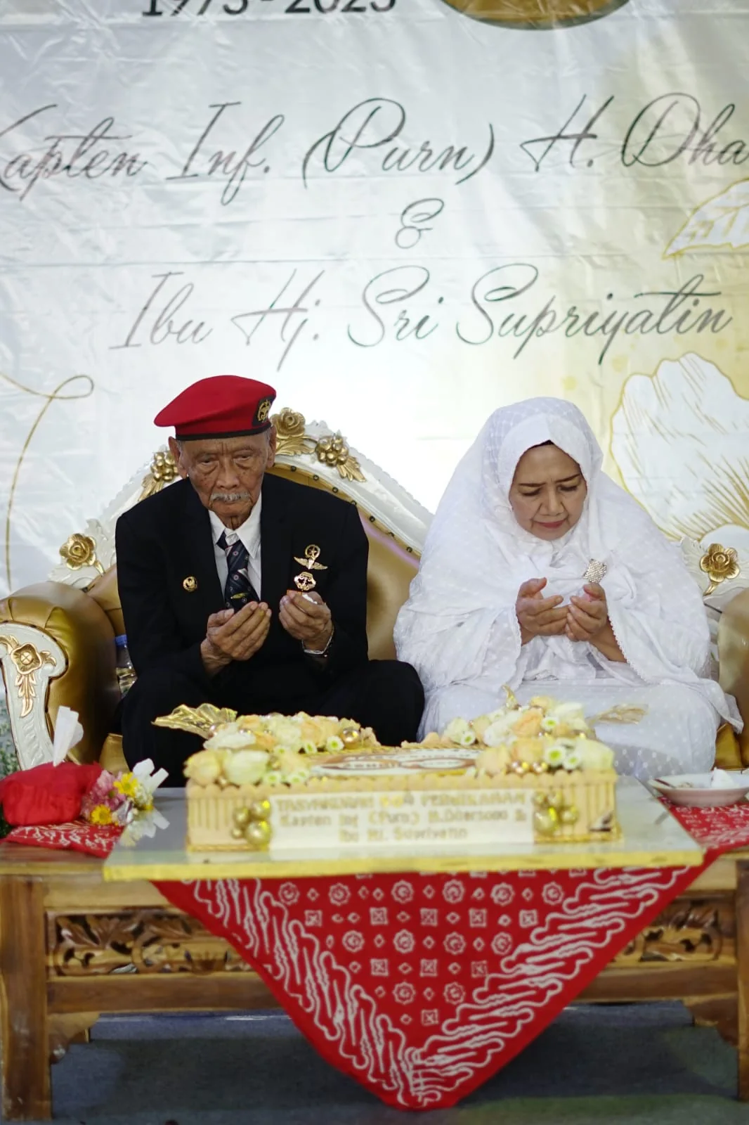 Foto arsip keluarga Kapten H. Dharsono, tema purnatugas dan warisan. Keterangan belum diverifikasi.