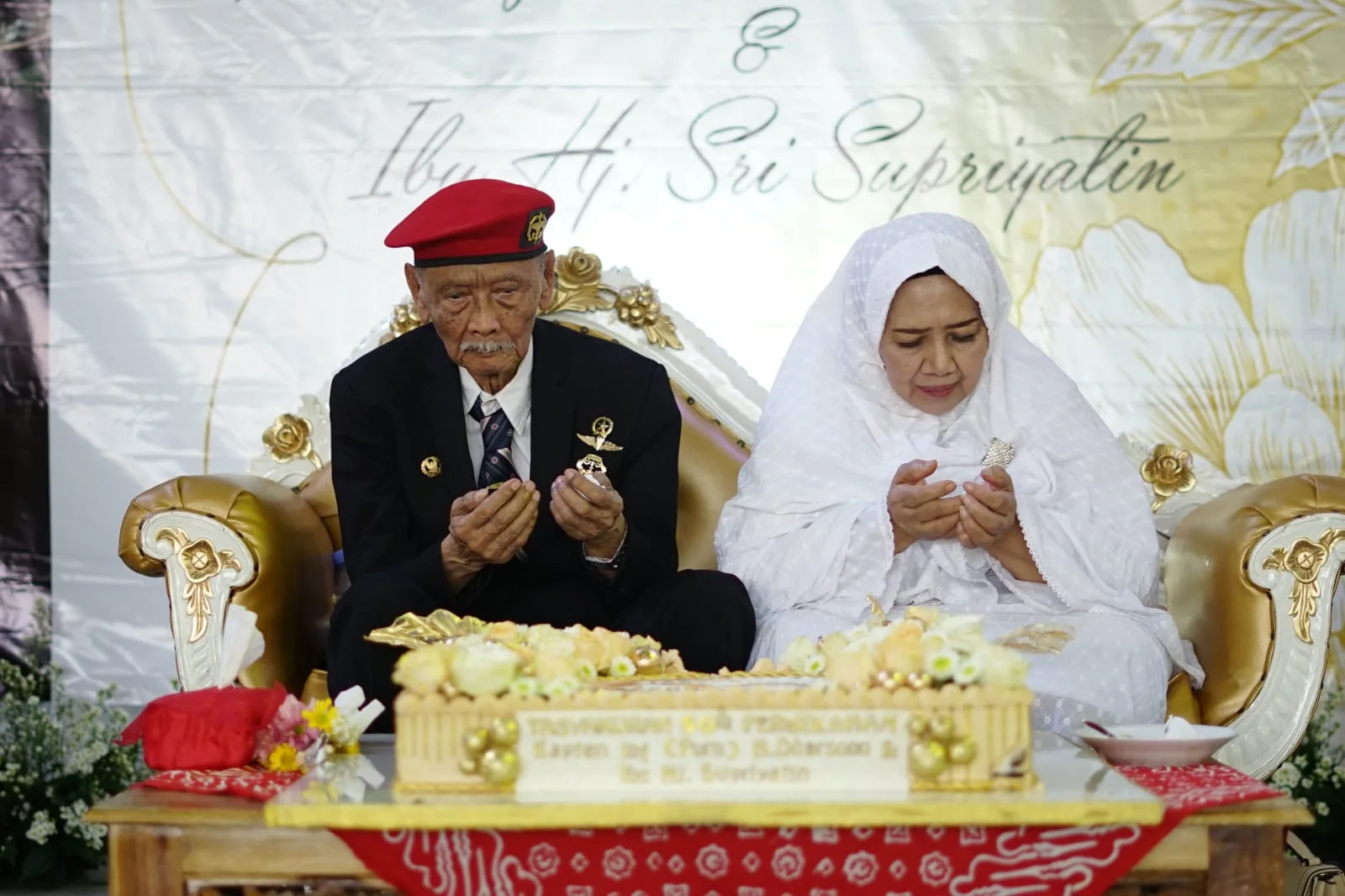 Foto arsip keluarga Kapten H. Dharsono, tema purnatugas dan warisan. Keterangan belum diverifikasi.